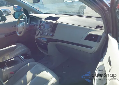 2011 Toyota Sienna Le z USA, uszkodzony, nr VIN 5TDJK3DC5BS019471